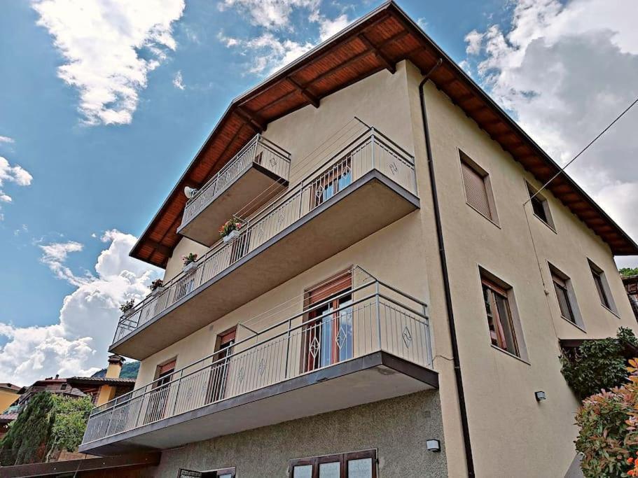 Brezza Di Lago Costa Volpino Eksteriør billede